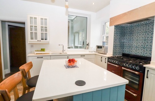 Holestone Moor Hütte | 1 BARLEY COTTAGES, pet friendly, character holiday cottage in Matlock