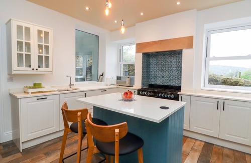 Holestone Moor Hütte | 1 BARLEY COTTAGES, pet friendly, character holiday cottage in Matlock