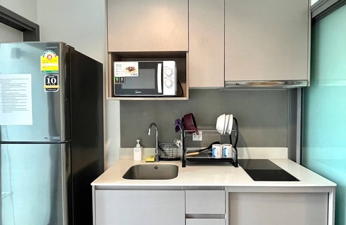 Bang Chak Wohnung | 1-bedroom apartment 400 m to sky train with high speed WiFi, rooftop pool, Gym