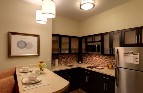 Bryant Pattengill East Eigentumswohnung | 1 Bedroom | 24 Hour Business Center + Indoor Pool