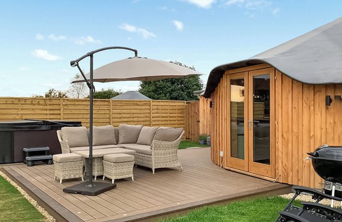 Irstead Hütte | 1 bedroom accommodation in South Walsham