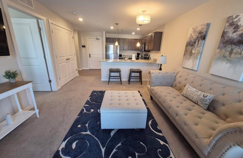 Fenton Wohnung | 1-Bedroom apartment in Fenton, MI with Wi-Fi, Fitness Center, & in-unit Laundry!