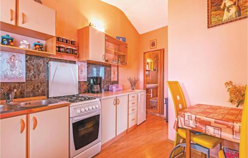 Liznjan Wohnung | 1 Bedroom Awesome Apartment In Liznjan