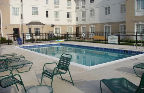 Mayfield Heights Eigentumswohnung | 1 Bedroom | Free Breakfast Buffet Included!