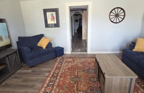 Tombstone Haus | 1-bedroom house with WiFi /AC, walk to Allen Street in the Historic District