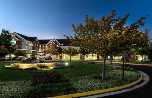 Chantilly Eigentumswohnung | 1 Bedroom | King Suite Near IAD | Free Breakfast