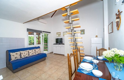 Generalski Stol Haus | Schönes Haus mit 1 Schlafzimmer in Duga.