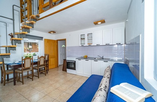 Generalski Stol Haus | Schönes Haus mit 1 Schlafzimmer in Duga.