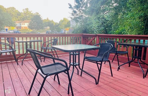 Laurel Haus | Affordable 1 Bedroom Terrace view in a Quiet Neighborhood #4