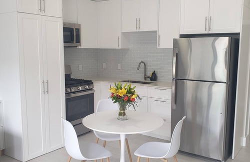 West Bay Wohnung | 1 bedroom walking distance to the beach!