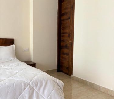 Tapovan Wohnung | 1 BHK Upper Tapovan Eternal Stayz