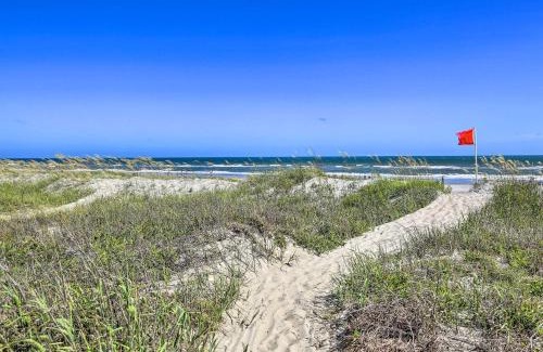 Emerald Isle Haus | 1 Block to Beach Emerald Isle Gem with Ocean View