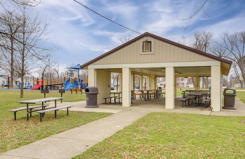 Port Clinton Hütte | 1 Block to Beach: Home w/Hot Tub in Port Clinton!