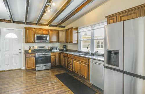 Sea Isle City Wohnung | 1 Block to Beach Sea Isle City Retreat with Patio!