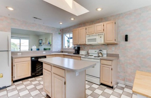 Croatan Beach Haus | 1 Block zum Strand! Delightful & geräumig! 4 BR / 3. 5BA Virginia Beach Ferienhaus