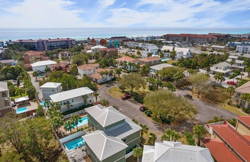 Emerald Waters Village Haus | 1 block to PRIVATE deeded beach!!! Spacious 3 bedroom.3.5 bath - Gated Community