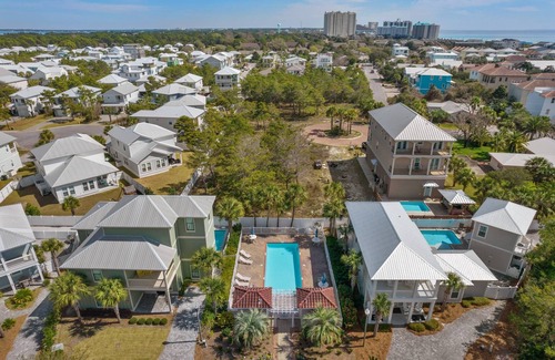 Emerald Waters Village Haus | 1 block to PRIVATE deeded beach!!! Spacious 3 bedroom.3.5 bath - Gated Community