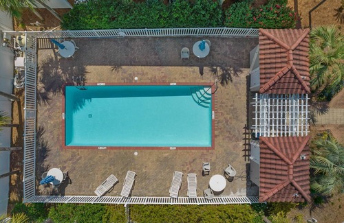 Emerald Waters Village Haus | 1 block to PRIVATE deeded beach!!! Spacious 3 bedroom.3.5 bath - Gated Community