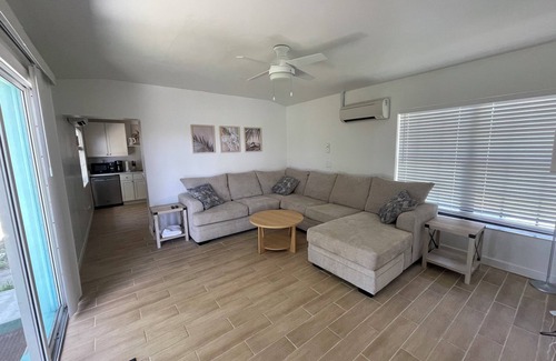 Venetian Way Haus | 1 block to the beach, perfect!