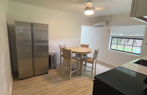 Venetian Way Haus | 1 block to the beach, perfect!