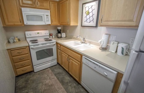 Historic Tennis Club Eigentumswohnung | 1-BR Condo near Palm Canyon Drive | Pools + Spa