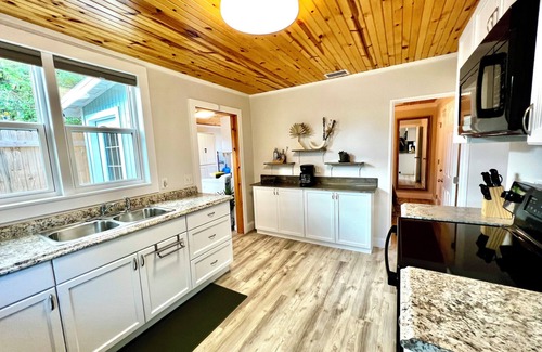 New Smyrna Beach Haus | #1 Choice! - Walk to EVERYTHING New Smyrna Beach!