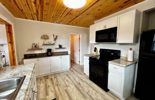 New Smyrna Beach Haus | #1 Choice! - Walk to EVERYTHING New Smyrna Beach!