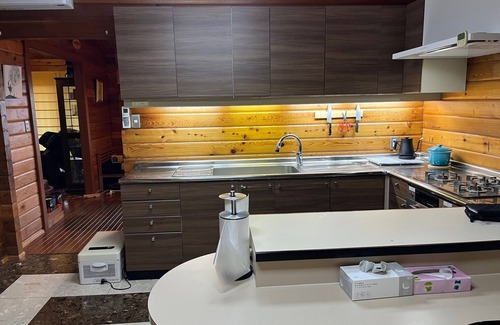 Shodoshima Hütte | 1 couple per day Balcony with a view of the Seto Inland Sea, private space with friends and family, private time! (3 Western-style rooms and 1 Japanese-style room) Pets are allowed.