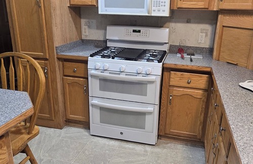 Castleton Haus | 1 Level easy access 3-BR Home in Historic Castleton close to travel destinations