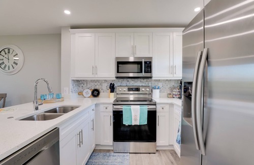 Ruskin Haus | Coastal-Zen Ruskin Retreat < 1 Mi to Beach!