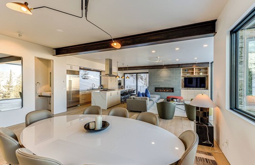 Jackson Haus | 1 Mi to Downtown Jackson: Modern Retreat w/ Views