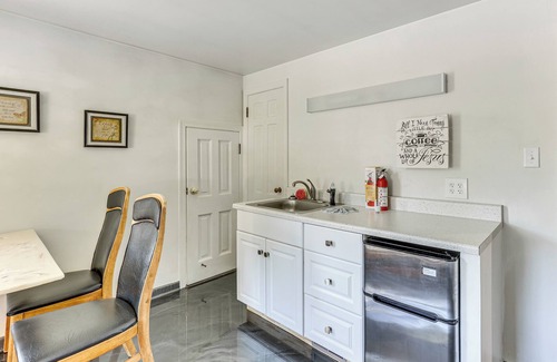 Salem Wohnung | 1 Mi to Dtwn Salem: Apt w/ Shared Yard!