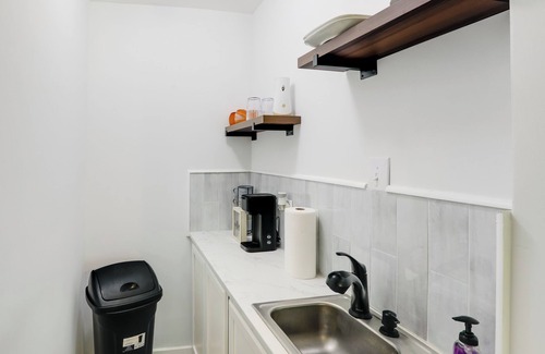 Greenwood Wohnung | < 1 Mi to Dtwn: Updated Studio in North Greenwood!