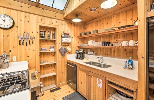 Upper Kingsbury Haus | < 1 Mi to Heavenly Lifts: Tahoe Area Townhome!