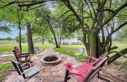 Yantis Hütte | < 1 Mi to Lake Fork: ‘Appy Haven’ in Yantis