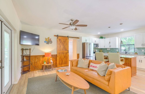 Crystal River Hütte | < 1 Mi to Lake Rousseau: Waterfront Home!