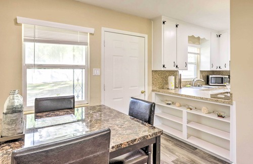 Summerfield Haus | < 1 Mi to Lake Weir: Quiet Summerfield Getaway