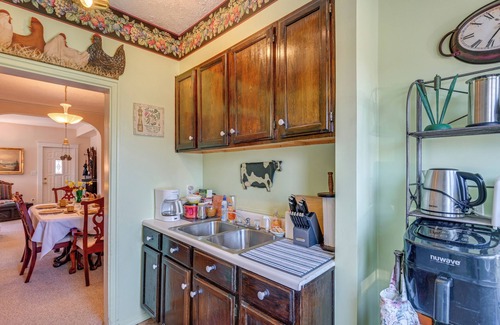 Downtown Haus | < 1 Mi to Old Town Lansing: Home w/ Furnished Deck