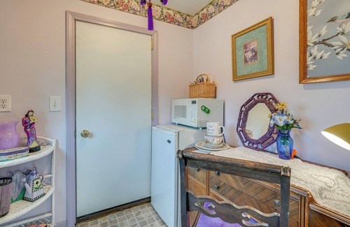 Downtown Haus | < 1 Mi to Old Town Lansing: Home w/ Furnished Deck