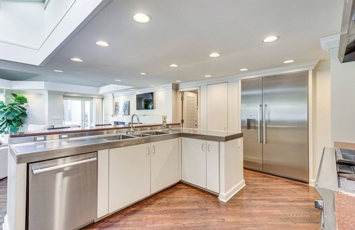 Norman Haus | 1 Mi to OU! Group Getaway w/Game Room, Pool