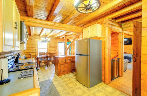 Pocahontas Kabine | < 1 Mi to Spearhead ATV Trails: Cabin w/ Deck!