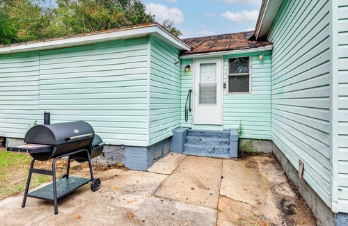 Greenville Haus | 1 Mi to Stadium: Home w/ Porch in Greenville!