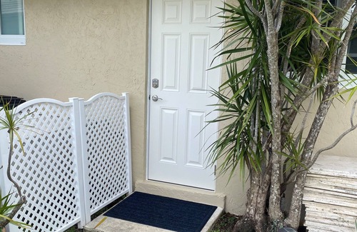 East Boca Raton Wohnung | 1 Mile to Bch!, E. Boca Studio w/ Private Entrance