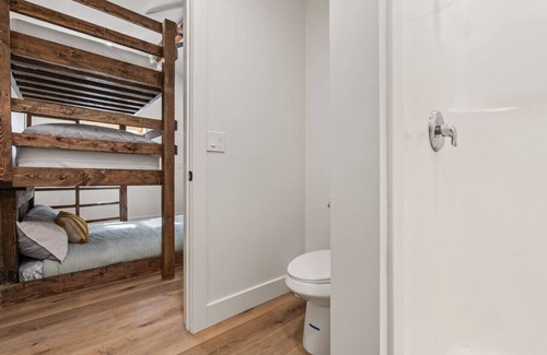 St. Charles Kabine | #1 Ski Cabin! Newly Remodeled! AC! Sleeps 4!