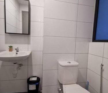 Kampung Bukit Dukong Wohnung | 1 Traders Garden 1BR Pool View with HiSpeed Internet Netflix