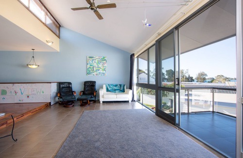 Sandstone Point Haus | Island View: Familienfreundliches Stadthaus am Wasser