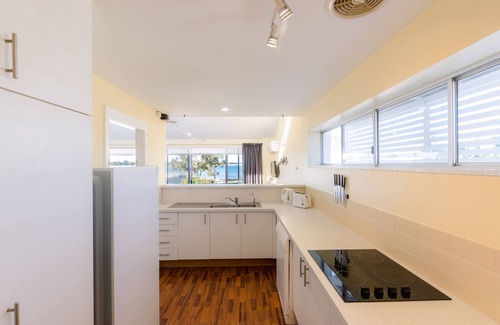 Sandstone Point Haus | Island View: Familienfreundliches Stadthaus am Wasser
