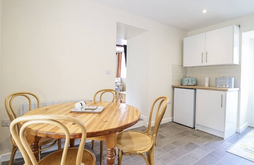 Llandinam Hütte | 1 Y LLEW, romantic, with a garden in Caersws