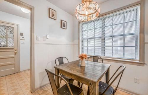 Memphis Haus | 10 from U of Memphis & Airport- Pinecrest Perch