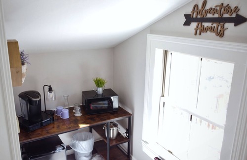 Snowflake Hotel | #10 Fun Room in Historic Inn, Lavender Loft